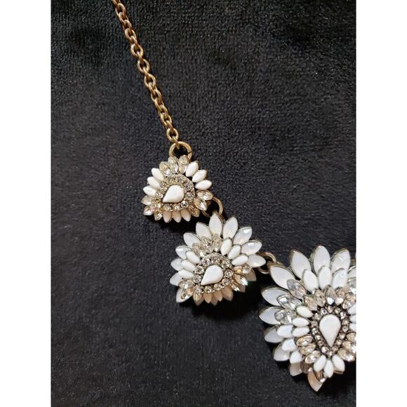 Loft Womens Fashion Floral Crystal Stone Necklace Jewelry with Lobster Clasp - Picture 5 of 6